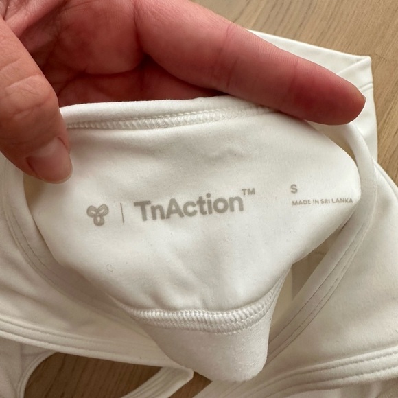 aritzia tnalife core sports tank - Picture 4 of 4